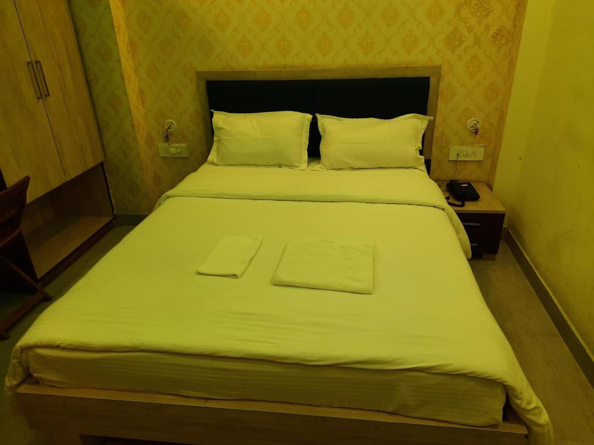 Hotel Delight Deluxe Pipra Dewas ภายนอก รูปภาพ