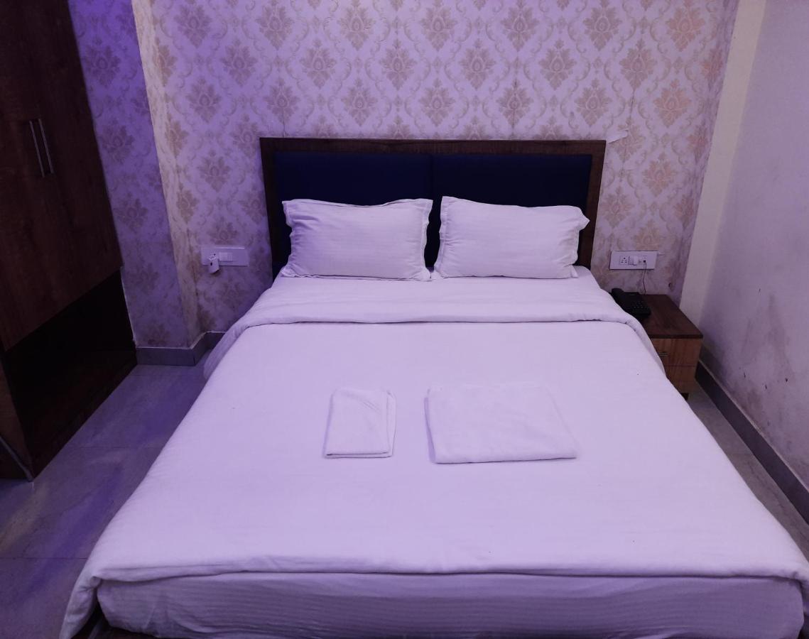 Hotel Delight Deluxe Pipra Dewas ภายนอก รูปภาพ
