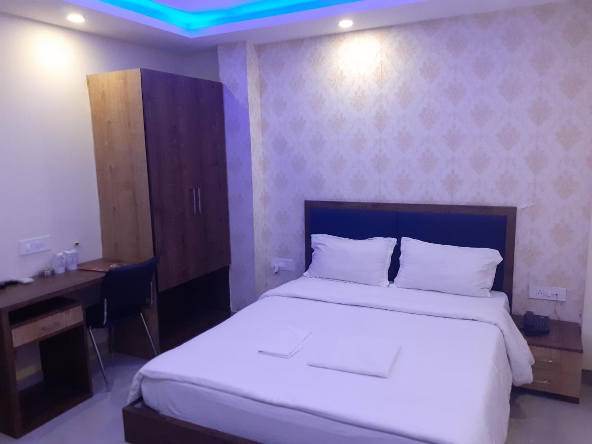 Hotel Delight Deluxe Pipra Dewas ภายนอก รูปภาพ