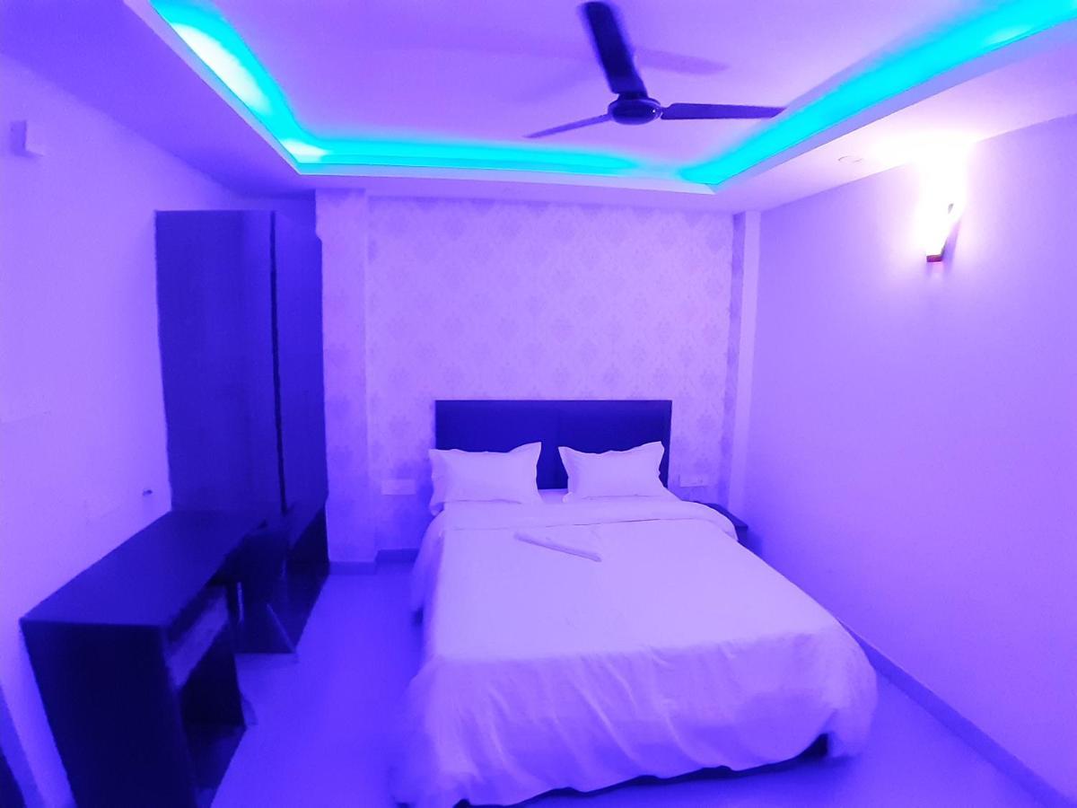 Hotel Delight Deluxe Pipra Dewas ภายนอก รูปภาพ
